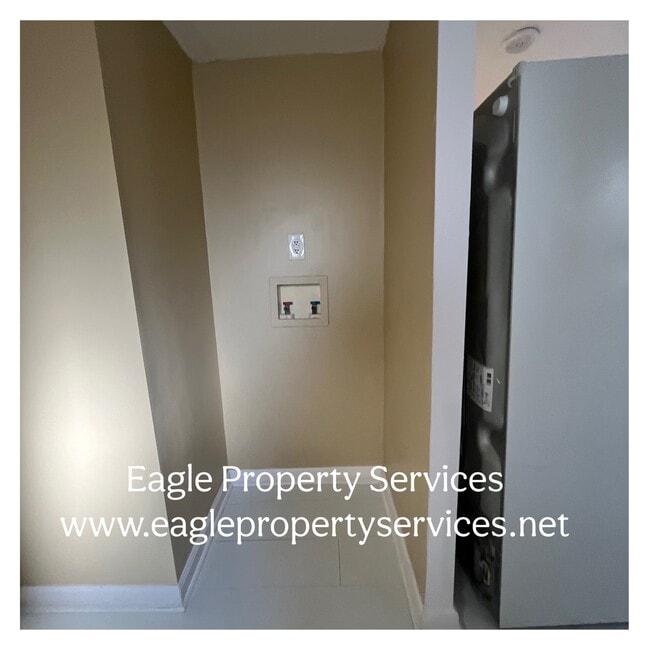 Building Photo - 1546 River Rd