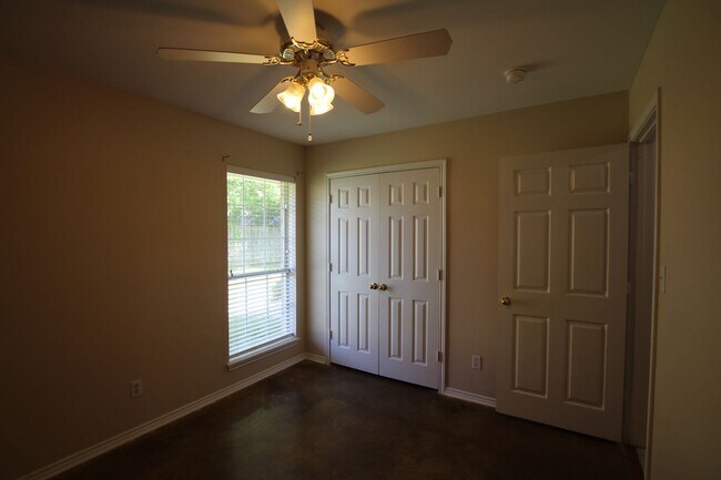 Building Photo - Almost Ready! 3 Bedroom 2 Bath in Whitehouse ISD!