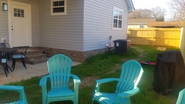 Building Photo - 13 Bigby St