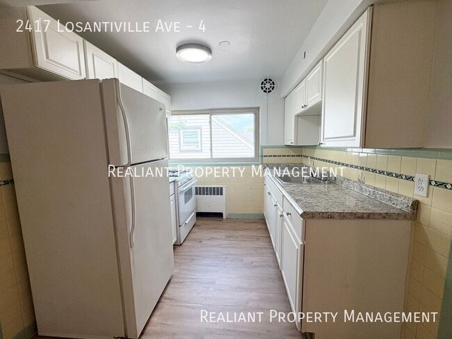 Building Photo - 2417 Losantiville Ave