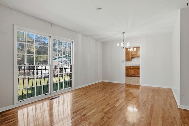 Building Photo - 2101 Goldendale Ln