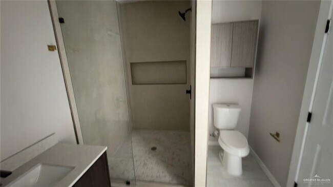 Building Photo - 16 Paola St