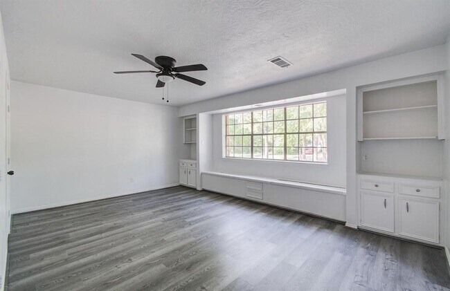 Building Photo - 808 Stone Mountain Dr