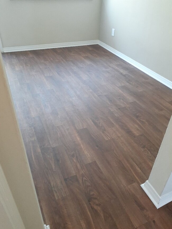 Building Photo - Apply Now move-in ready