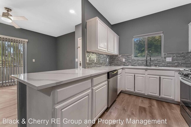 Building Photo - 2 br, 2 bath House - 5650 E Sahara Ave #2008