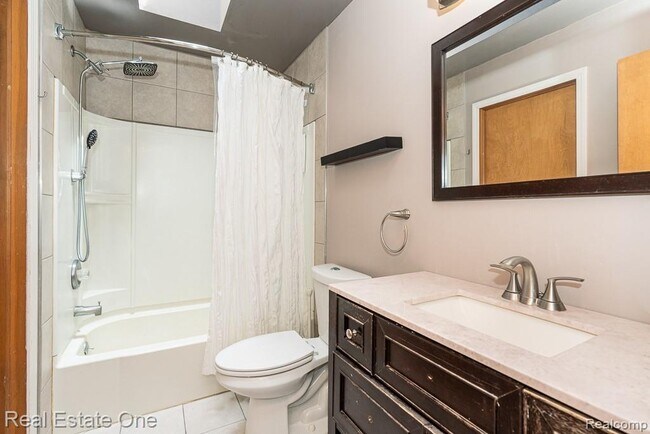 Building Photo - 668 Sherry Dr