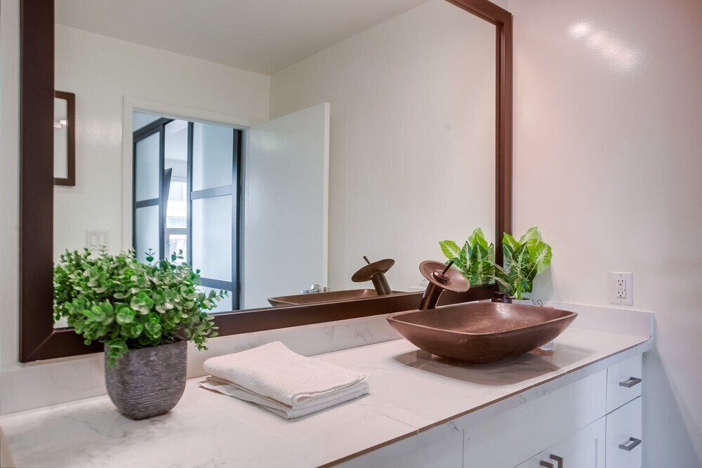 Building Photo - 1150 J St