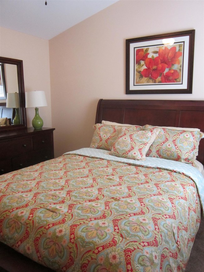 Building Photo - Family Lodge Apartments