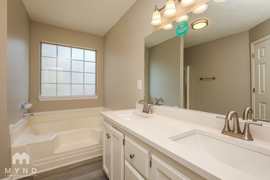 Building Photo - 308 Pine Ridge Ln
