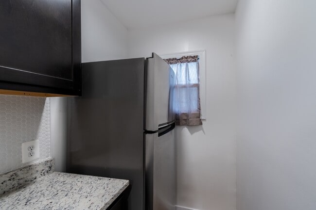 Building Photo - 5117 Queensberry Ave