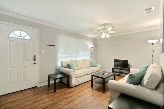 Building Photo - 2008