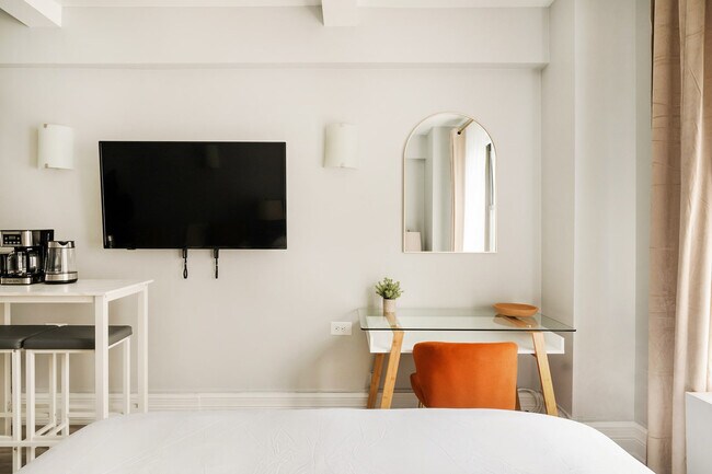 Building Photo - 234 W 73rd St