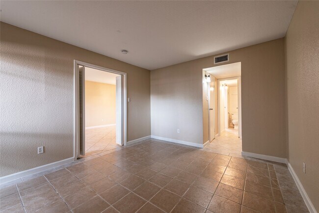 Building Photo - 3005 Walnut Bend Ln