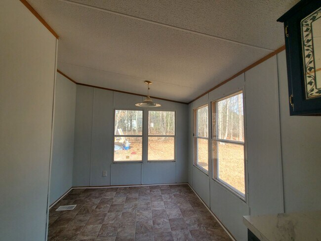 Building Photo - 25 S Kelly Ct