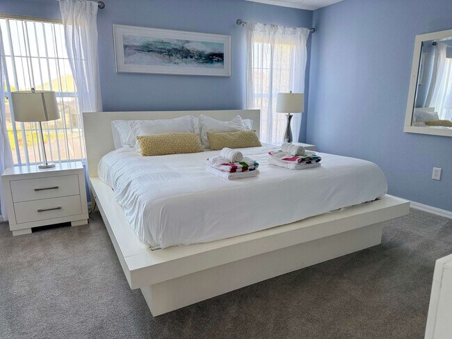 Building Photo - 4735 Vero Beach Pl