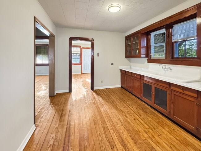 Building Photo - 416 Pailet Ave