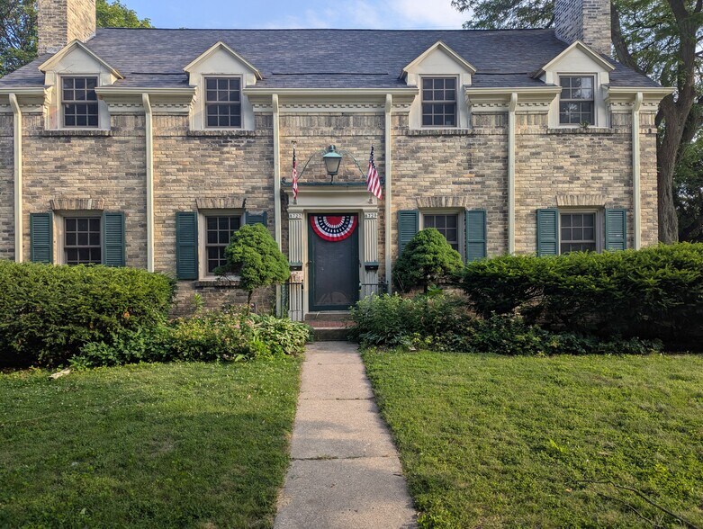 Primary Photo - 8727 W Hawthorne Ave