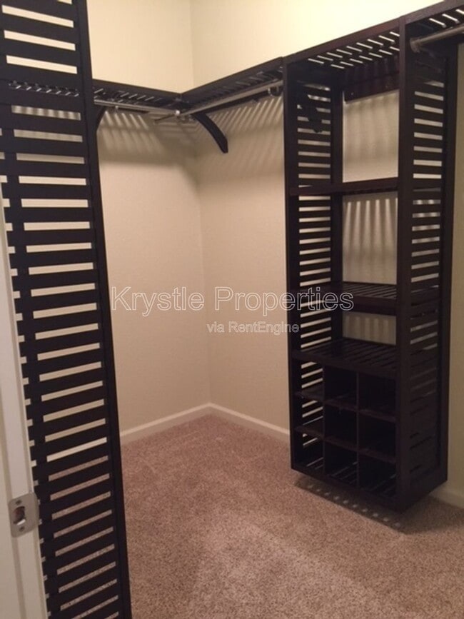 Building Photo - 510 Pyramid Ct