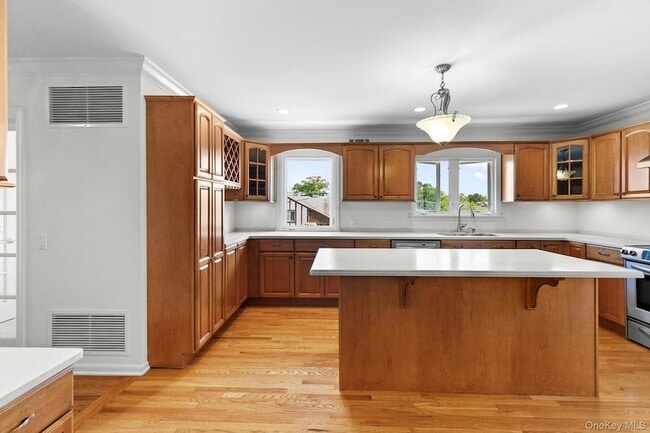 Building Photo - 46 Sylvan Rd