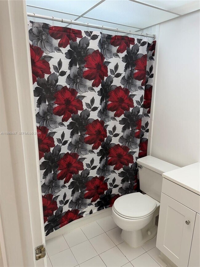 Building Photo - 823 NE 199th St