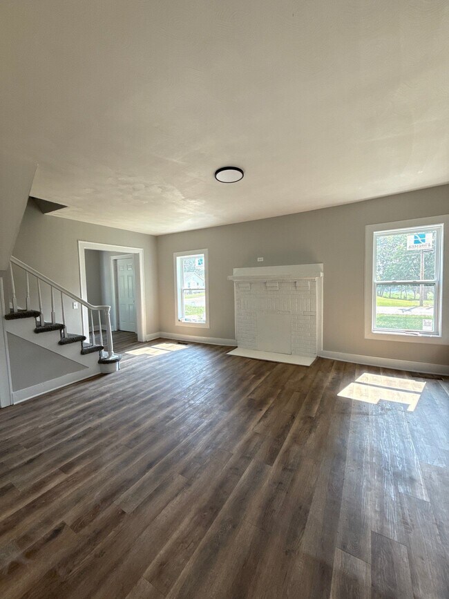 Building Photo - 331 Eastland Ave