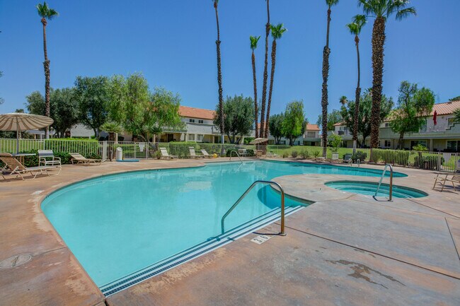 Building Photo - 709 Vista Lago Cir N