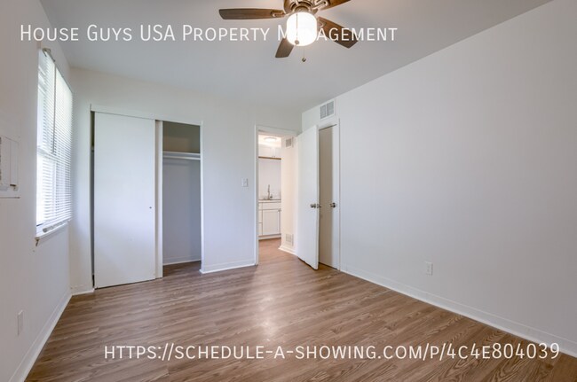 Building Photo - 15216 Bellaire Ave