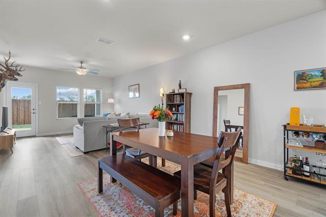 Building Photo - 207 Greenbriar Dr