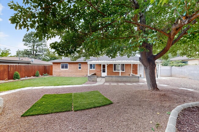 Building Photo - 2020 Hendola Dr NE