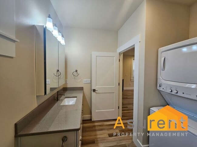 Building Photo - Cute Cottage in Railroad District of Ashland