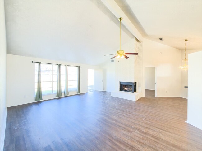 Building Photo - 13610 Piney Oaks Dr