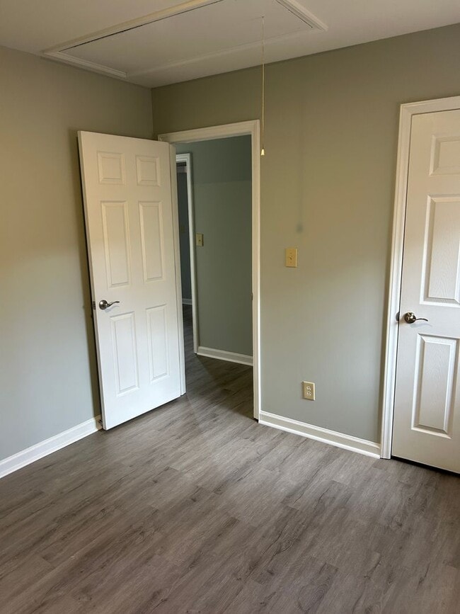 Building Photo - 122 Windsong Rd