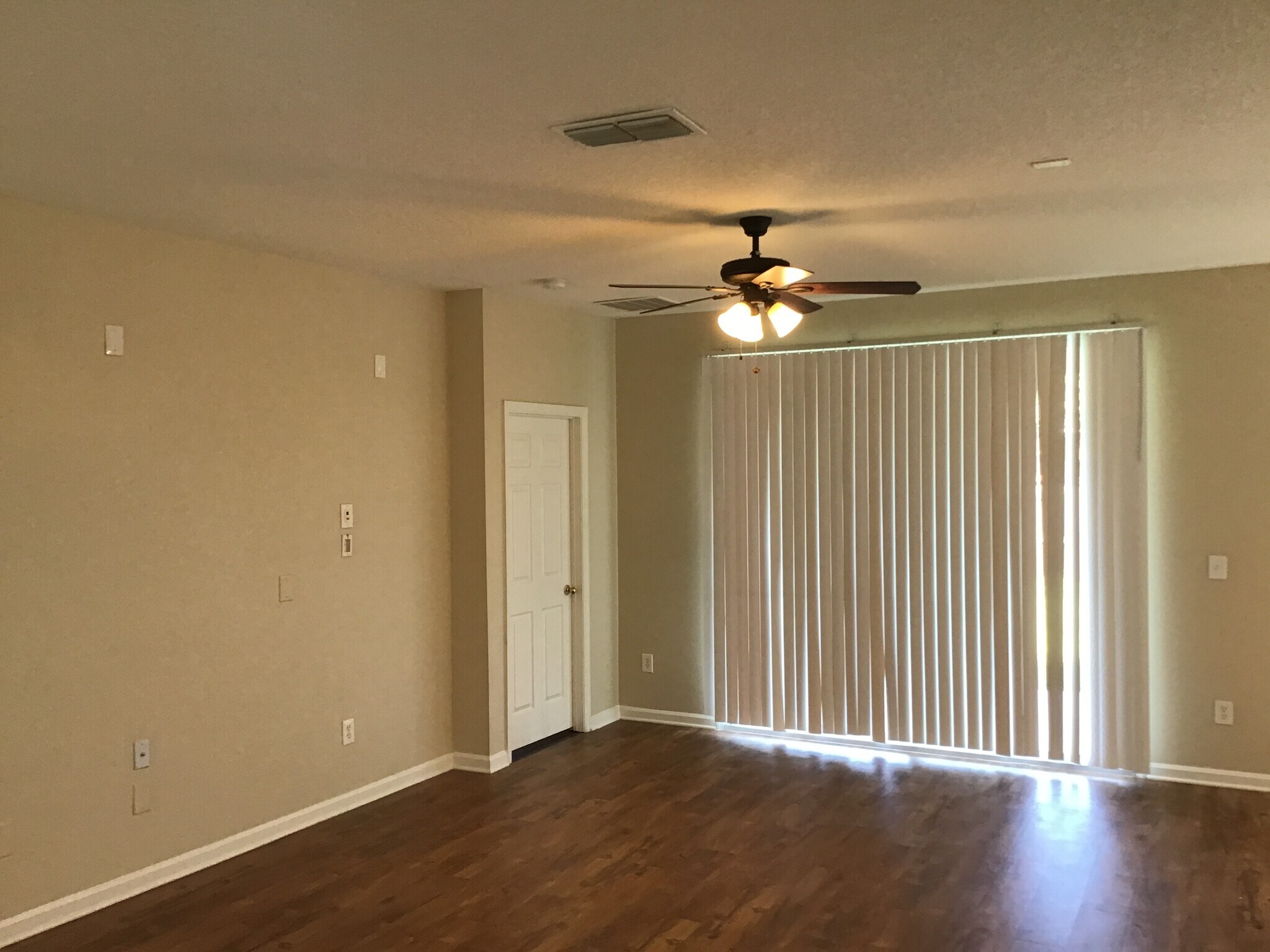 Building Photo - 671 Southland Ln