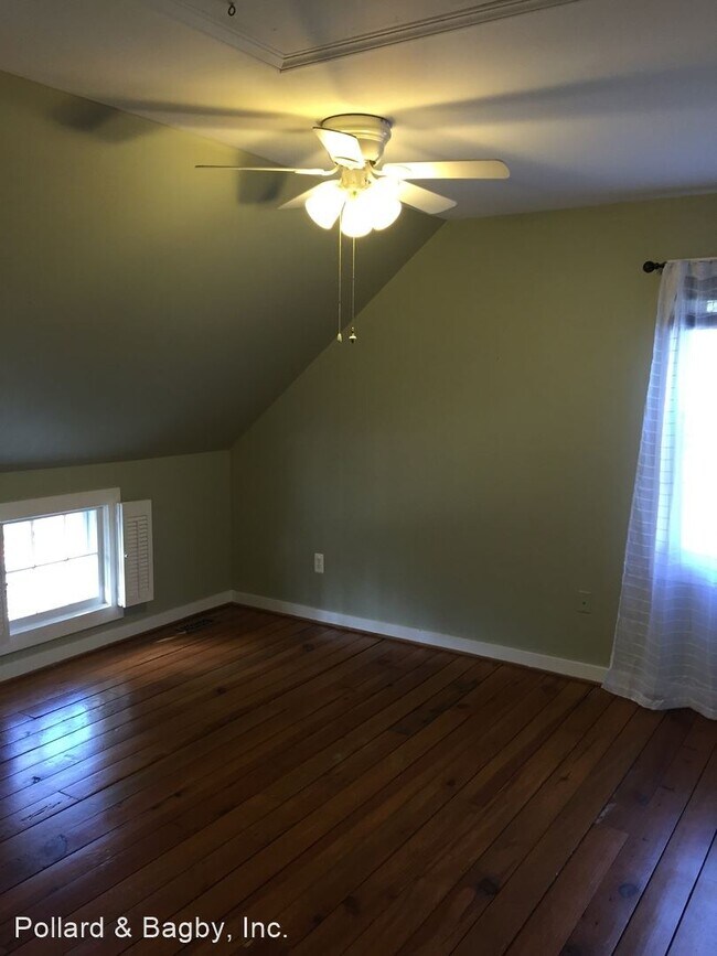 Building Photo - 2 br, 2 bath House - 5604 Willow Creek Ln.
