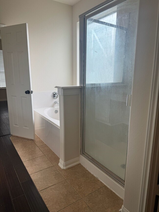 Building Photo - 7519 Chathan Glen Ln