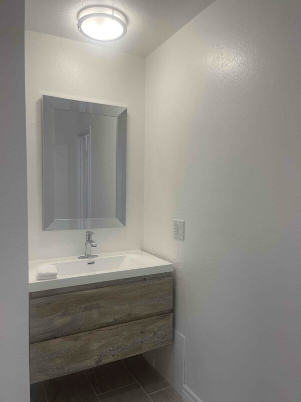 Building Photo - 16881 Sims Lane