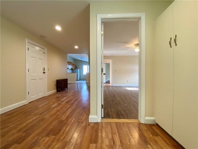 Building Photo - 16 Clearview Ave