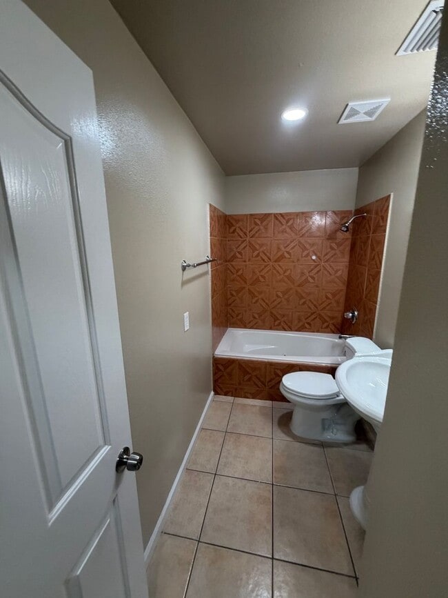 Building Photo - Apply today