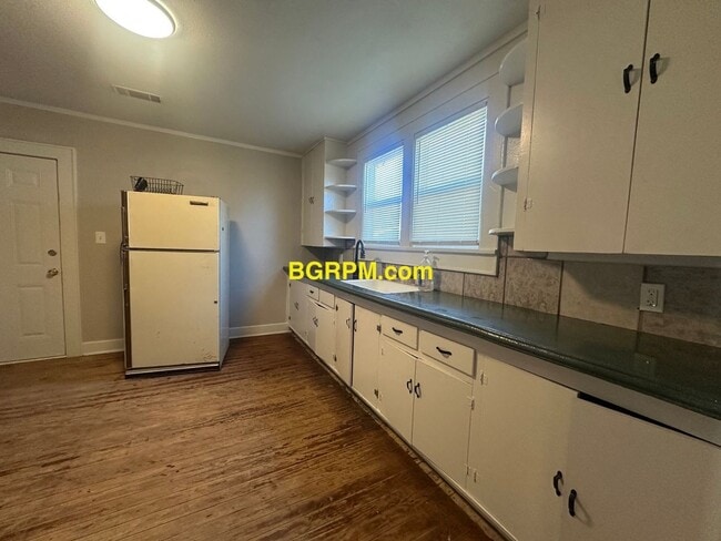 Building Photo - 2 Bed 1 Bath