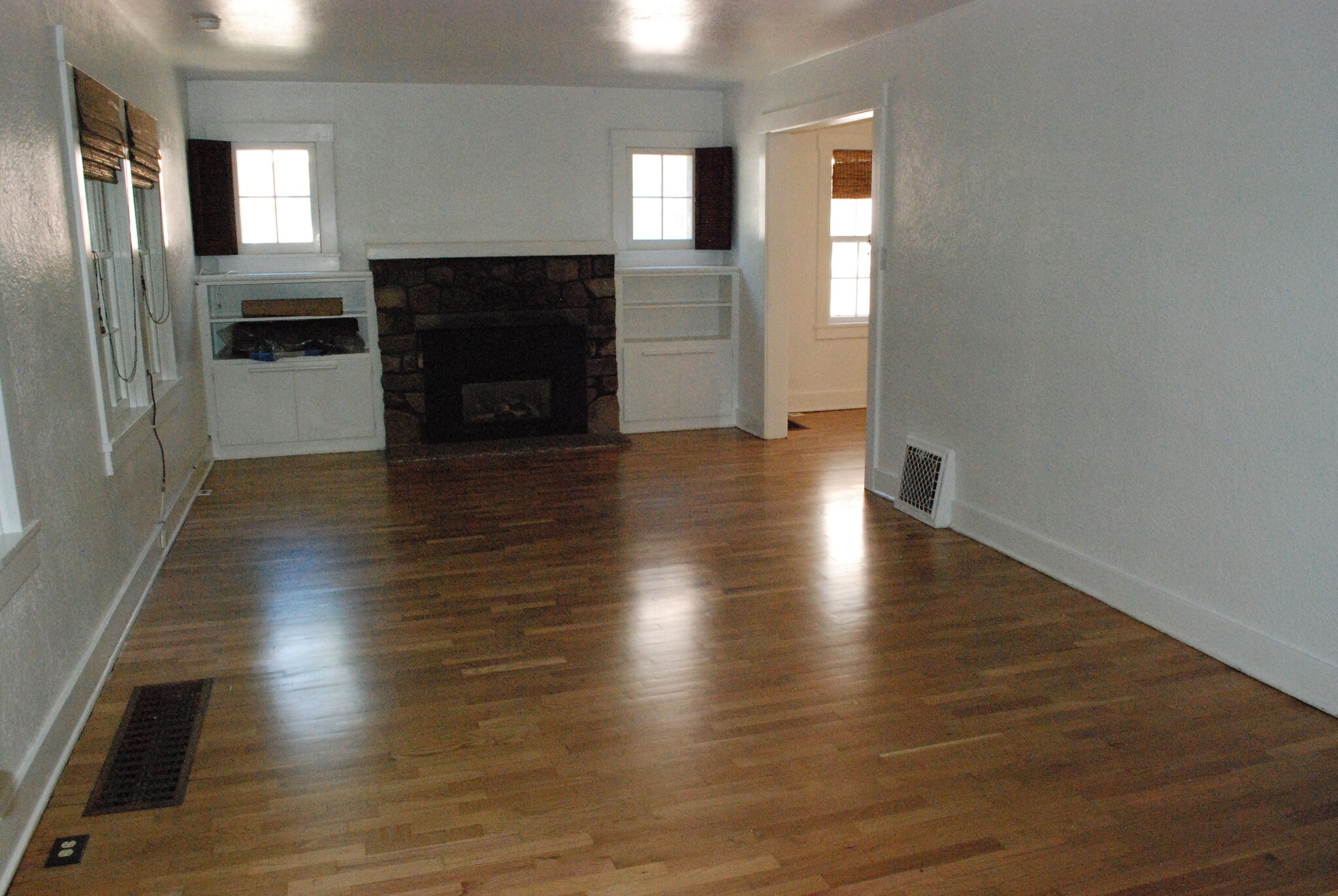 Building Photo - 1032 Lincoln Pl