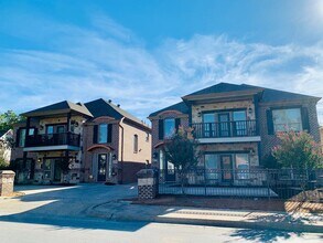 Building Photo - * MOVE IN SUMMER 07/11/2027 * 5 Bed 3 Bath...