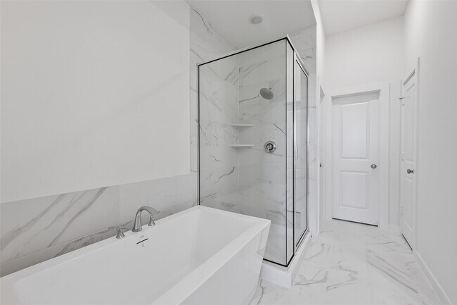 Building Photo - 16739 Lake Austin St