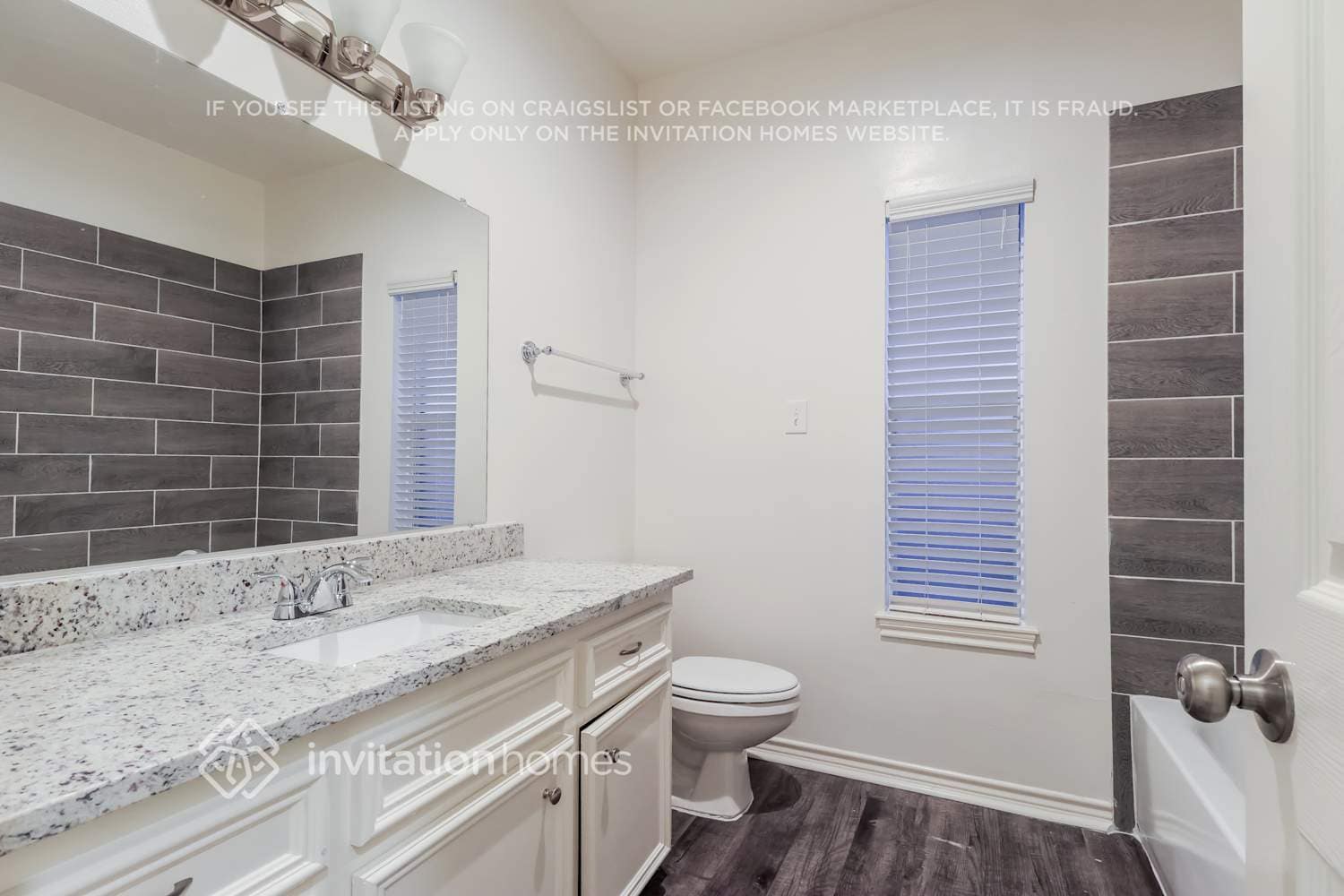 Building Photo - 3227 Hemingway Dr