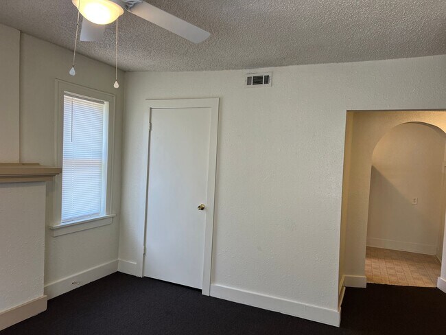 Building Photo - 1 Bed in the Paseo District
