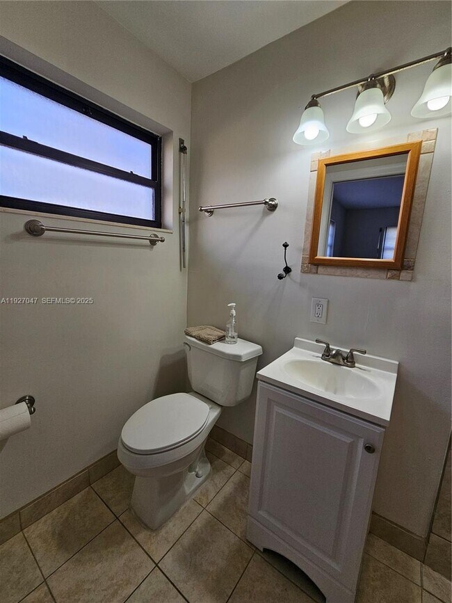 Building Photo - 3202 Pierce St