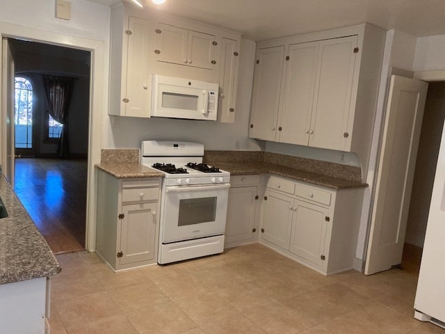 Kitchen - 815 N Mansfield Ave
