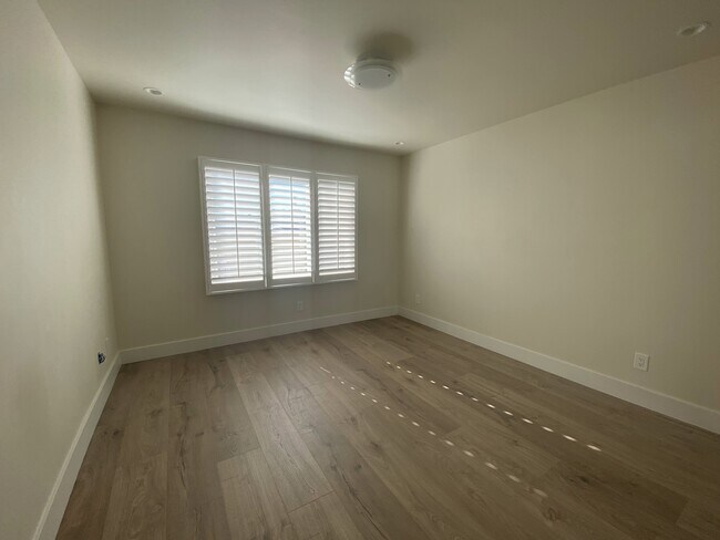 Building Photo - 1939 Taraval St