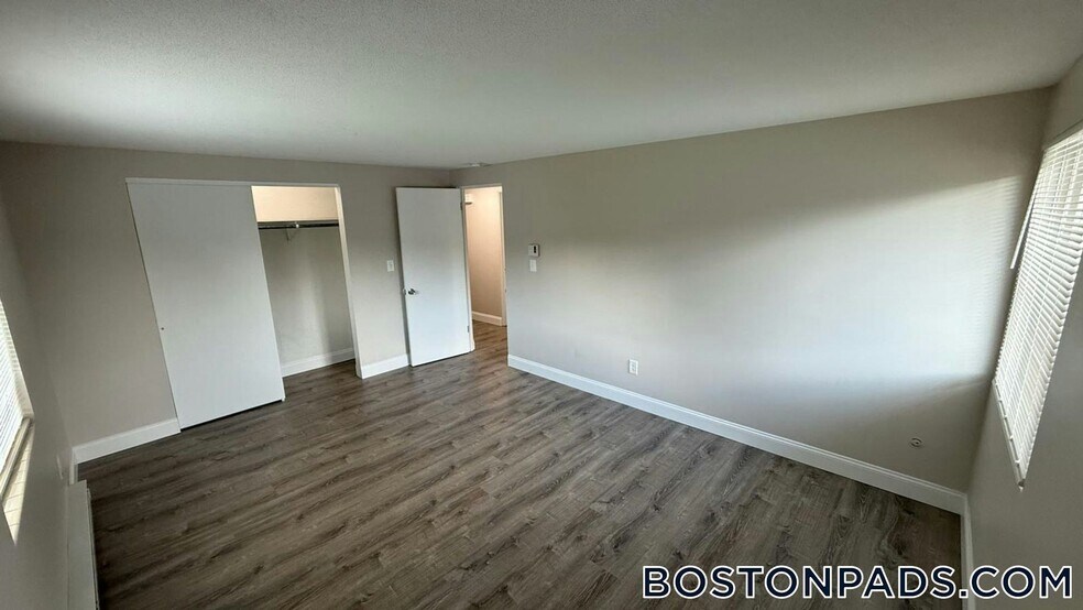 Building Photo - 310 Thompson Rd