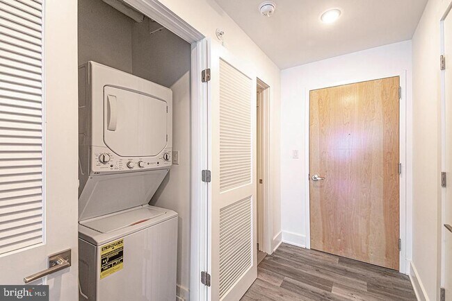 Building Photo - 1245 Ridge Ave