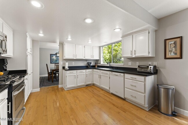 Building Photo - 6168 Greenbrook Dr